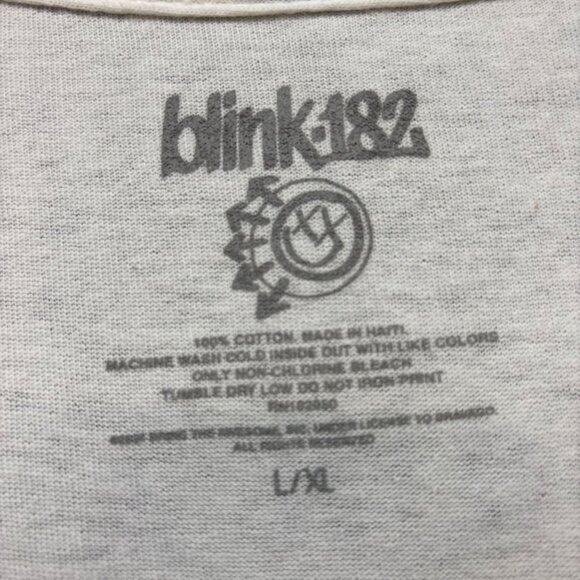 Blink 182 Smiley Face Rock Tshirt size L/XL - Picture 4 of 5